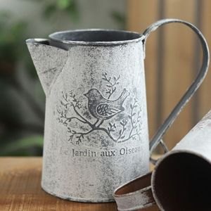 Arrosoir en métal élégant, finition émaillée imprimée, adapté au jardinage, aux plantes d'intérieur, aux pelouses extérieures et à un usage décoratif. - Product Image 1