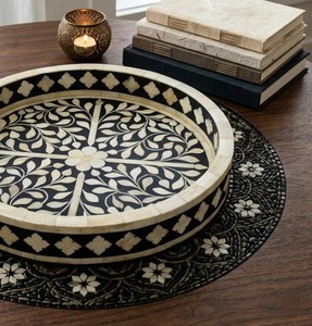 Plateau de service décoratif moderne en bois avec incrustation d'os faite à la main, motif floral et Feng Shui, pour la décoration intérieure, idéal pour Diwali et anniversaires - Product Image 3