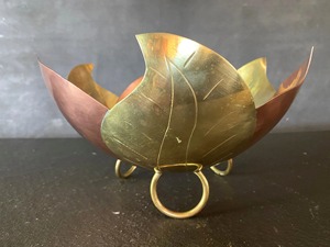 Stylish Leaf Petal Design <b>Metal</b> Bowl Console Table Accent Perfect For Home Decor Living Room And Dining Table Styling From India - Product Image 6