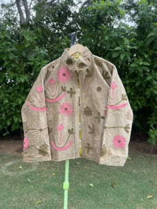 เสื้อแจ็คเก็ตบอมเบอร์ปักลายกำมะหยี่ทำมือสำหรับผู้หญิง |   เสื้อคลุมลำลองปักลายดอกไม้สุดหรูสำหรับฤดูใบไม้ร่วง/ฤดูหนาว ซับในผ้าฝ้าย - Product Image 4