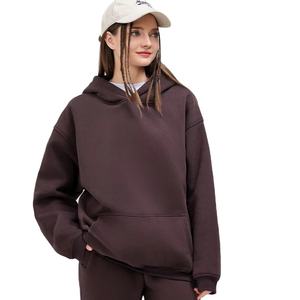 Survêtements personnalisés pour femmes, grammage lourd 500 GSM 350 GSM, en molleton polyester/coton, avec broderie, comprenant un sweat à capuche oversize et un short - Product Image 1