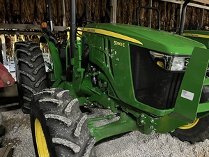 Tractor Agrícola John Deere 5090E 4WD Usado de Alta Calidad, 70HP, con Caja de Cambios, Componentes Principales, Motor, Bomba, para Uso Agrícola - Product Image 5