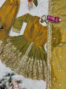 Ensemble Sharara en soie Fandy bicolore lourd avec broderie et travail de miroir véritable - Product Image 6