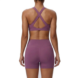 Ensemble de shorts de yoga pour femmes, personnalisé, de haute qualité, sans couture, couleur unie, 2 pièces, sans manches, taille élastique, vêtements de sport pour la salle de sport - Product Image 2