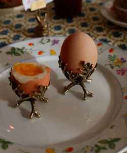 Support à œufs créatif en métal en forme de patte d'oiseau, ensemble de coupelles décoratives pour le petit-déjeuner, décoration de table de cuisine - Product Image 1