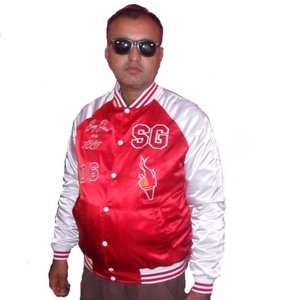 Patchs brodés personnalisés, broderie vintage 3D, veste varsity en satin, haute qualité, 100% polyester, séchage rapide, personnalisable pour homme - Product Image 1