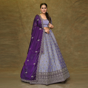 Lehenga Choli Dupatta en soie lourdement brodée pour femmes |   Robe de mariée indienne de créateur, longue, pour mariage, Diwali, plage ou soirée - Product Image 4