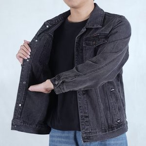Veste en jean d'automne pour homme, épaisse, ample, respirante, décontractée, col rabattu, multi-poches, grande taille, veste de travail, finition délavée - Product Image 4