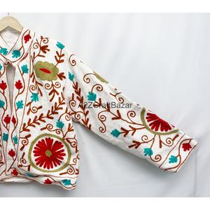 Chaqueta TNT 100% algodón hecha a mano en India con bordado Suzani, ecológica, transpirable, con cuello en V, manga larga y puntada abierta para mujer. - Product Image 5