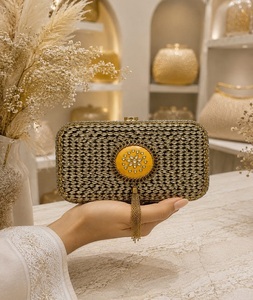 Pochette en laiton Kundan faite à la main, plaquée or, pour soirée, avec fermoir à boucle orné de diamants, forme personnalisée par F S International - Product Image 4