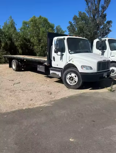 Venta al por Mayor de Remolques de Plataforma Freightliner M2 106 Usados de 2014, 2015 y 2016, Listos para Exportación - Product Image 2