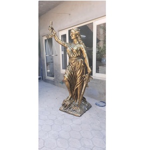 Estatua Decorativa de la Dama Justicia en Fibra de Vidrio, Símbolo Legal para Sala de Juntas, Oficina de Abogados, Disponible para la Venta - Product Image 5