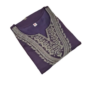 Estilo Angrakha, acabados de alta calidad, minimalista pero elegante, este conjunto Kurti perfecto para ocasiones formales y elegancia diaria. - Product Image 1