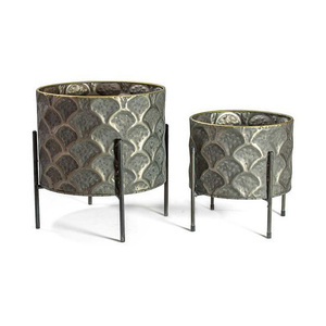 Jardinière en fer au design industriel avec support robuste, pot à fleurs en métal artisanal pour usage intérieur et extérieur - Product Image 4