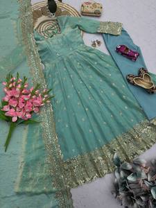 Robe Anarkali longue en Georgette lourde pour femme indienne, tendance, avec coussinets intégrés, manches supplémentaires, dupatta, séchage rapide, tenue de soirée élégante - Product Image 3
