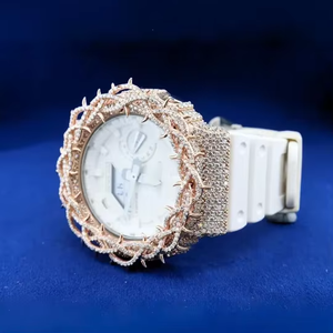 Montre de luxe entièrement sertie de pierres, bracelet blanc, détails en moissanite, double affichage analogique-numérique, cadran or rose, design couronne, cadeau idéal pour les fêtes - Product Image 2