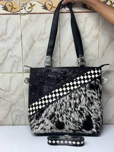Nouveauté : Sacs fourre-tout et sacs à bandoulière en cuir de vachette véritable 100% à poils, motif à carreaux style occidental, avec motifs floraux gravés à la main - Product Image 3