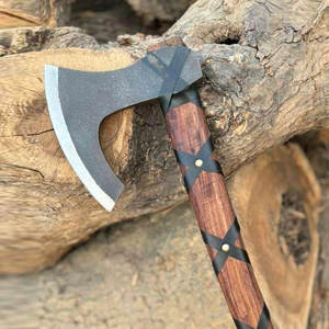 ขวานสไตล์นอร์สเกรดอุตสาหกรรม ผลิตตามสั่ง พร้อมหัวเหล็กมีลวดลายและด้ามไม้ตกแต่งอย่างมีศิลปะ เหมาะสำหรับเป็นของขวัญและของตกแต่ง - Product Image 4