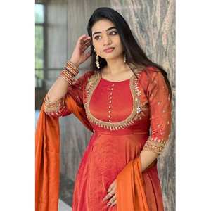 Vestido de Fiesta Indio y Pakistaní con Dupatta, Adornado con Bordado de Hilo y Lentejuelas - Product Image 5