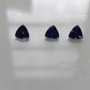 แทนซาไนต์สีน้ำเงินธรรมชาติ 7 มม. ทรงทริลเลียนคัท คุณภาพดีที่สุด พลอยหลวมสำหรับทำเครื่องประดับ จากเรดเมาน์เทน เจมส์ - Product Image 3