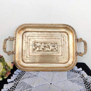 Plateau de service en laiton artisanal royal fini doré pour la décoration culturelle mariages occasions festives et tables à manger - Product Image 3