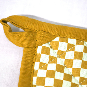 Yarn Dyed Check Fabric Heat Resistant <b>Pot</b> <b>Holder</b> Exporter in India Large size cotton kitchen <b>pot</b> <b>holder</b> at affordable price. - Product Image 4