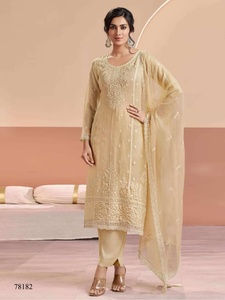 Salwar Kameez de qualité standard en chiffon épais avec broderie, prêt-à-porter, style pakistanais, disponible en gros - Product Image 2