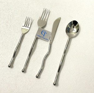 Ensemble de couverts minimalistes en acier inoxydable poli miroir, compatibles lave-vaisselle, vaisselle de mariage avec poignées noires - Product Image 2