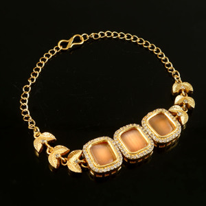 Bracelet ajustable en laiton plaqué or avec pierres précieuses en verre, charme vintage, bijoux de mode unisexe, cadeau du Rajasthan par Rafay Gemstone - Product Image 1