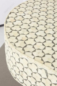 Table basse ovale en mosaïque blanche avec incrustation de nacre, fabriquée à la main, avec piétement doré, design moderne, artisanat indien - Product Image 4