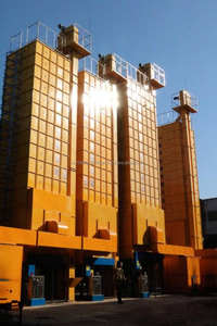 Nouvelle machine de séchage de céréales et de son de maïs de 10 tonnes par lot avec moteur et chaudière, sécheuse à biocarburant haute productivité pour riz, blé et farine - Product Image 5