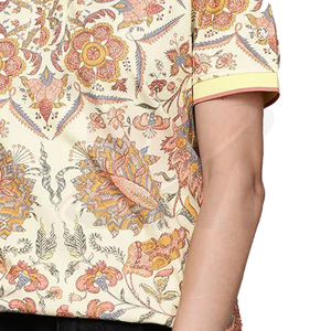 Camiseta polo al por mayor personalizada para mujer, con estampado floral, manga corta, informal, de tela tejida, con cuello amarillo, para camisetas de mujer - Product Image 3