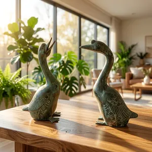 Figura de Pato de Bronce Hecha a Mano, Acabado Envejecido, Escultura Animal Tradicional, Decoración de Mesa, Adorno para Sala de Estar - Product Image 1