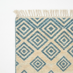 Alfombra de Lana Tejida a Mano con Patrón de Diamantes, Alfombra Geométrica Azul Marfil, Alfombra Estilo Boho Farmhouse con Borlas, Tamaño Personalizado - Product Image 6