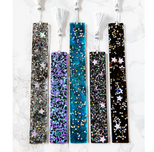 Marque-page en résine époxy bleu scintillant sur mesure, meilleur cadeau pour les amateurs de livres, avec des paillettes dorées, à un prix incroyable. - Product Image 4