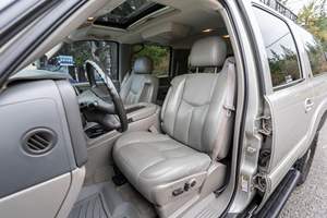 Chevrolet Suburban 2500 LT 4x4 de 2004 - Product Image 5