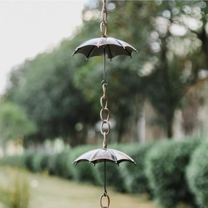 Cadena de Lluvia con Diseño de Murciélago y Acabado Metálico Negro para un Flujo de Agua con Temática de Halloween y Decoración Única para Jardín - Product Image 1