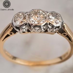 แหวนหมั้นผู้หญิง Charm_Jewells ทอง 18K ประดับเพชรโมอิสซาไนต์สามเม็ดทรงกลมเจียระไนแบบบริลเลียนท์ ตัวเรือนแบบหนามเตย สไตล์วินเทจ - Product Image 1
