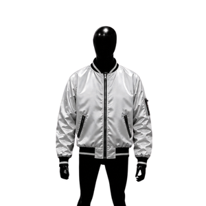 Blouson universitaire en satin argenté de qualité supérieure pour hommes et femmes, blouson bomber brillant personnalisé en gros avec col côtelé rayé noir et blanc - Product Image 1