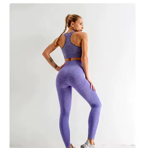 Ensemble de yoga côtelé violet, soutien-gorge de sport sans couture à dos nageur taille haute, leggings longs extensibles dans quatre directions, tenue de fitness par Twin City - Product Image 1