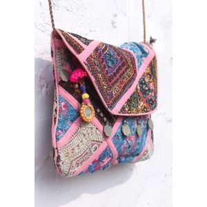 Pochette vintage en coton brodée à la main de Jaipur, style Banjara, décontractée et tendance, avec fermeture ouverte, chaînes, patchwork et travail de miroirs, à prix avantageux - Product Image 4