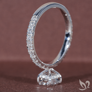 Anillo de Oro de 10K con Diamante Cultivado en Laboratorio de Corte Cojín Alargado de 1ct, Certificado por IGI, con Halo Oculto - Product Image 2