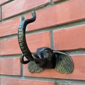 Poignée de porte en fer forgé en forme de tête d'éléphant – résistante à la rouille, facile à installer – une pièce décorative exquise pour portes ou portails. - Product Image 2