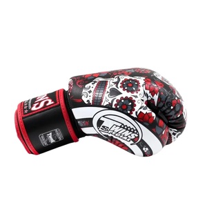 Set de Muay Thai y Kickboxing Twins FBGVL con Diseño de 3 Calaveras, Precio al por Mayor, Guantes de Boxeo de Cuero Premium y Protector de Tibia - Product Image 4