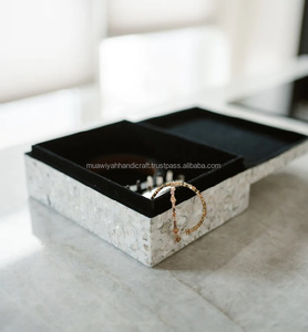 Nouvelle boîte à bijoux en nacre Boîte de rangement pour bracelet populaire à la mode - Product Image 1