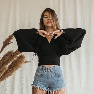 Top Kimono Cruzado para Mujer, Blusa Boho de Manga Ancha, Top Corto Estilo Diosa, Ropa Orgánica con Flecos Tribales Paganos, Atuendo Negro para Vacaciones - Product Image 4