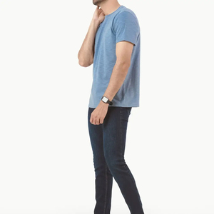 เสื้อยืดคอกลมแขนสั้นสีฟ้าอ่อนสำหรับผู้ชาย ทรงปกติ สีพื้น ผ้าคอตตอนผสมสแปนเด็กซ์ ผ้าเจอร์ซีย์ถัก โลโก้ด้านหน้า สวมใส่สบาย ระบายอากาศได้ดี - Product Image 6