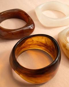 กำไลข้อมือเรซิ่นทำมือสุดพิเศษ พร้อมการตกแต่งระดับพรีเมียม ชิ้นงานแฟชั่นที่สมบูรณ์แบบ - Product Image 1