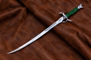 Lanza de Acero Inoxidable de Fantasía con Punta de Espada, Mango Verde con Diseño Grabado para Juego de Rol y Exhibición - Product Image 4