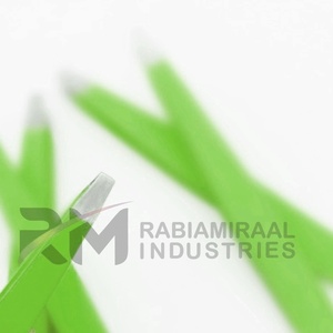 Pinzas Verdes RMI Profesionales de Acero Inoxidable para Extensión de Pestañas con Puntas Inclinadas y Planas para Cejas - Product Image 6
